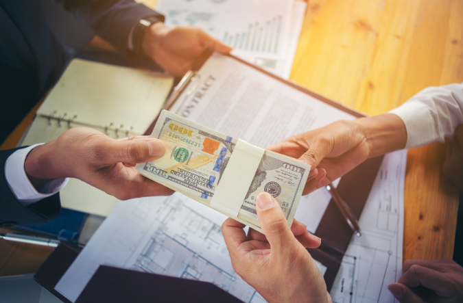 الفرق بين التعويض والغرامة